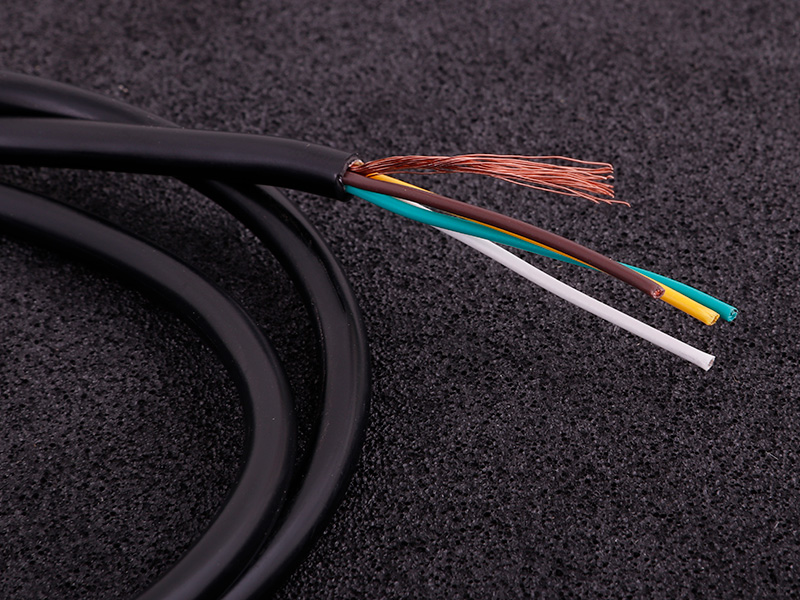 Skjermet kabel (4 ledere) svart