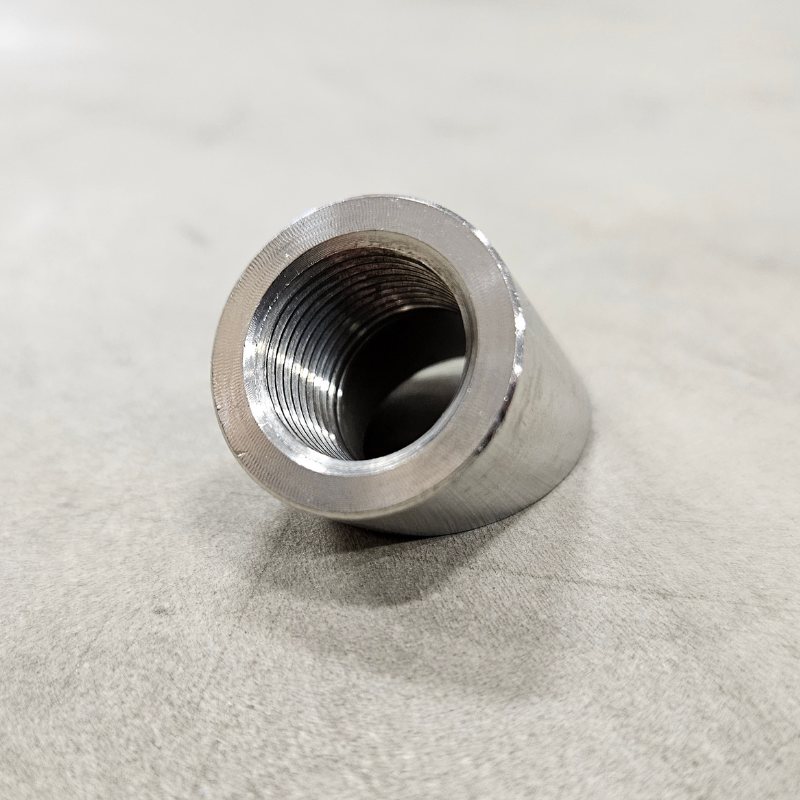 Buet lambdamutter M18x1,5 rustfritt stål (45°)