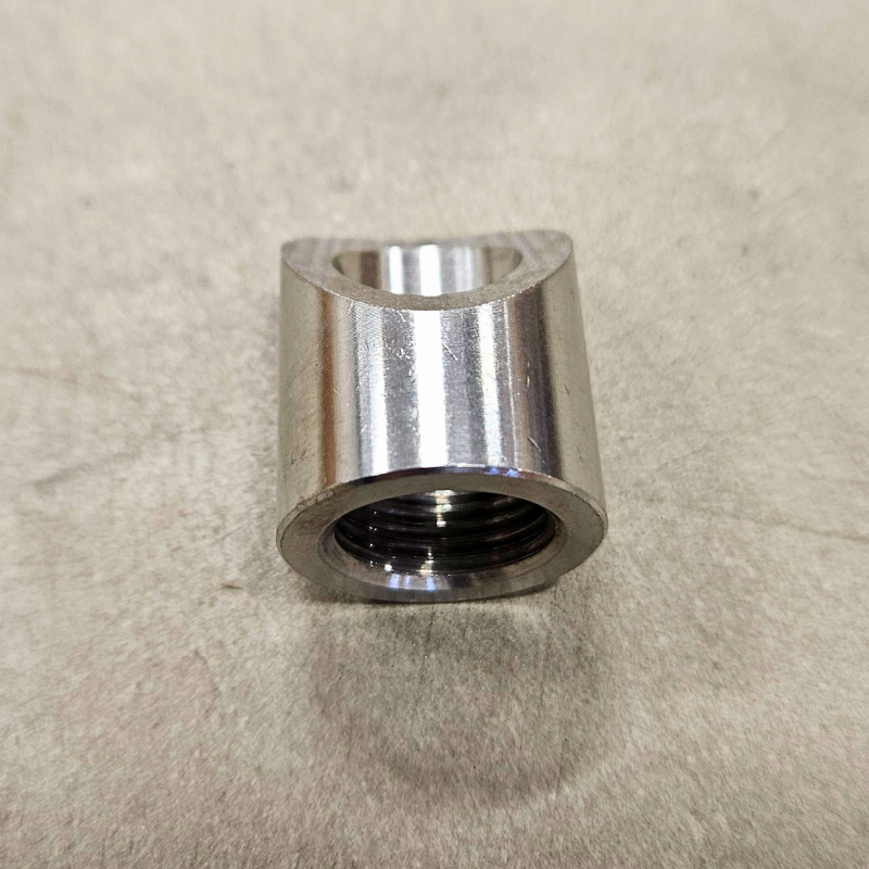 Buet lambdamutter M18x1,5 rustfritt stål (45°)